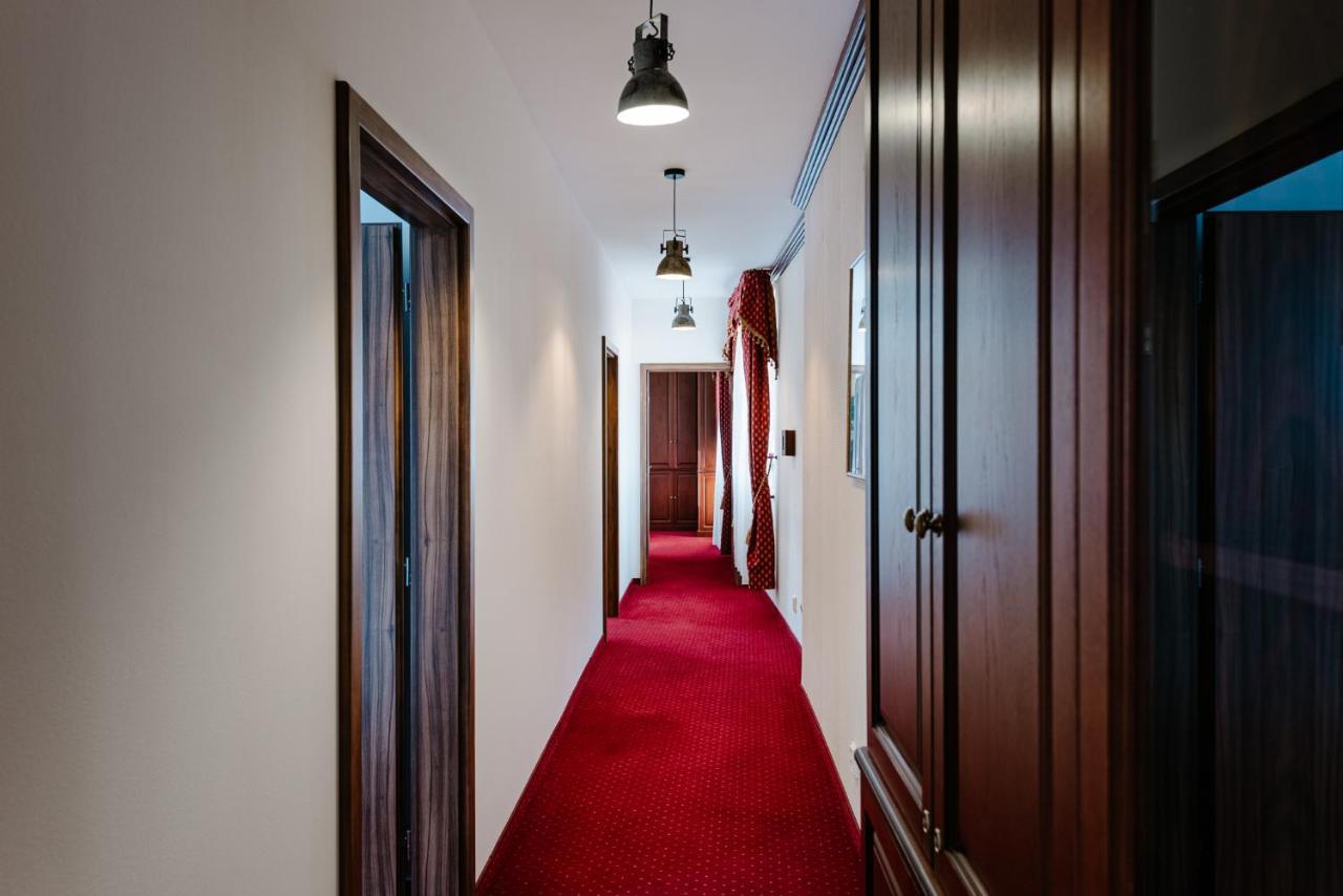 Petra Inn Apartments In Historical Palace Bratislava Extérieur photo