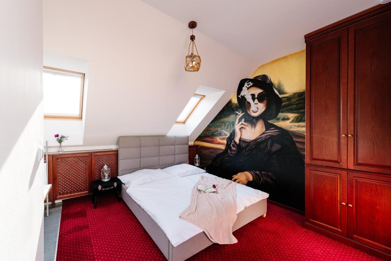 Petra Inn Apartments In Historical Palace Bratislava Extérieur photo