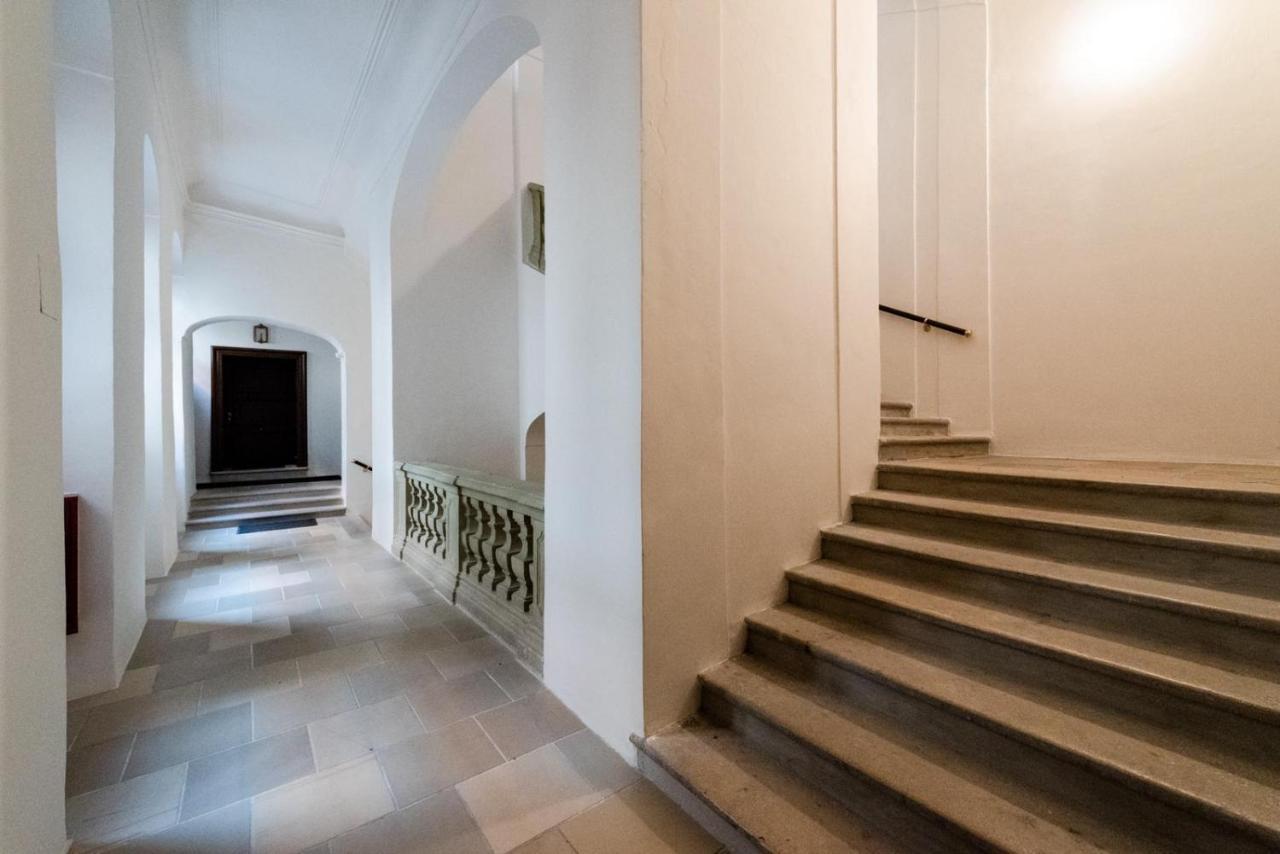 Petra Inn Apartments In Historical Palace Bratislava Extérieur photo