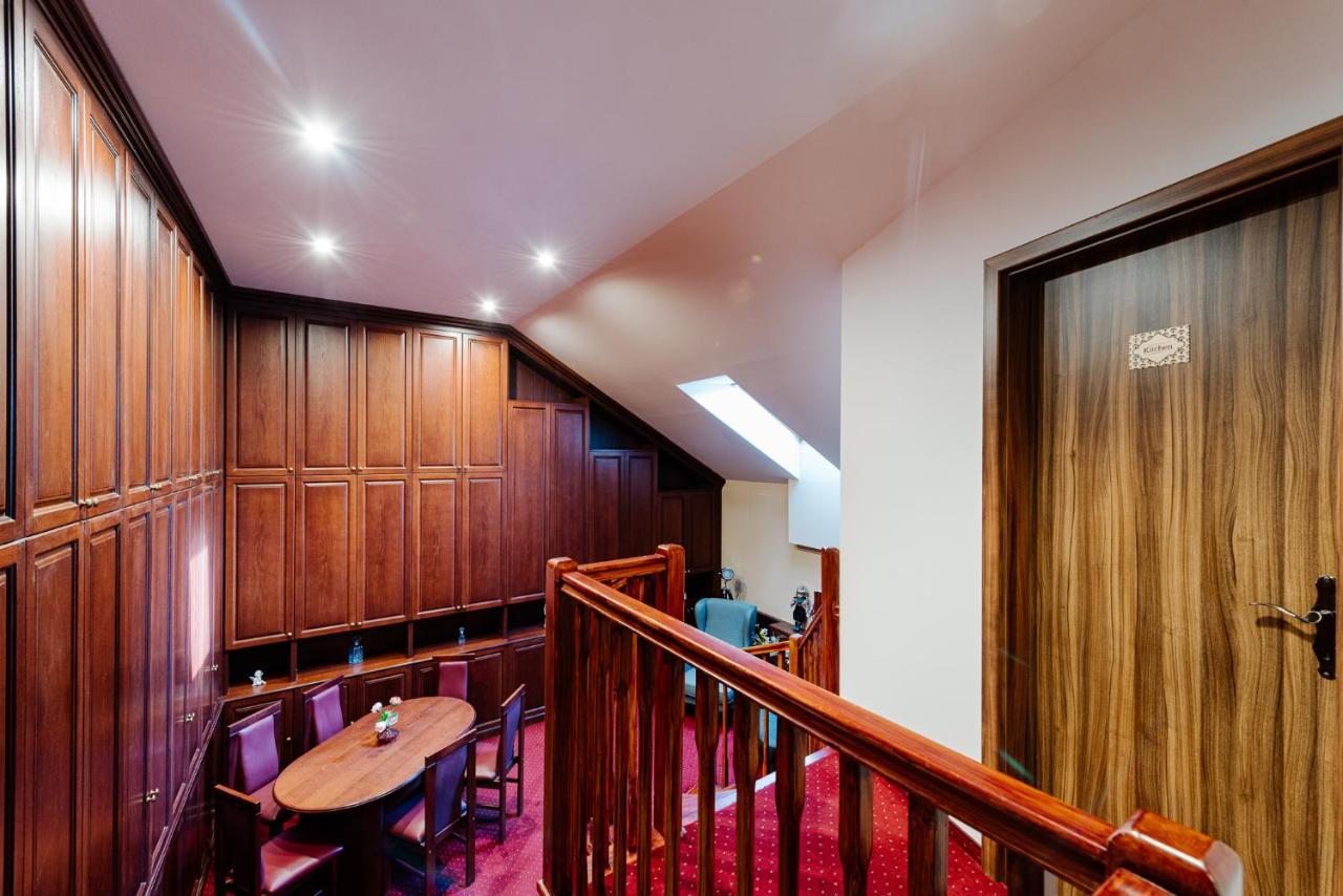 Petra Inn Apartments In Historical Palace Bratislava Extérieur photo