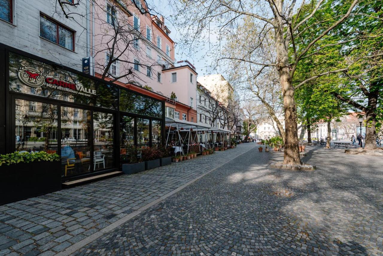 Petra Inn Apartments In Historical Palace Bratislava Extérieur photo