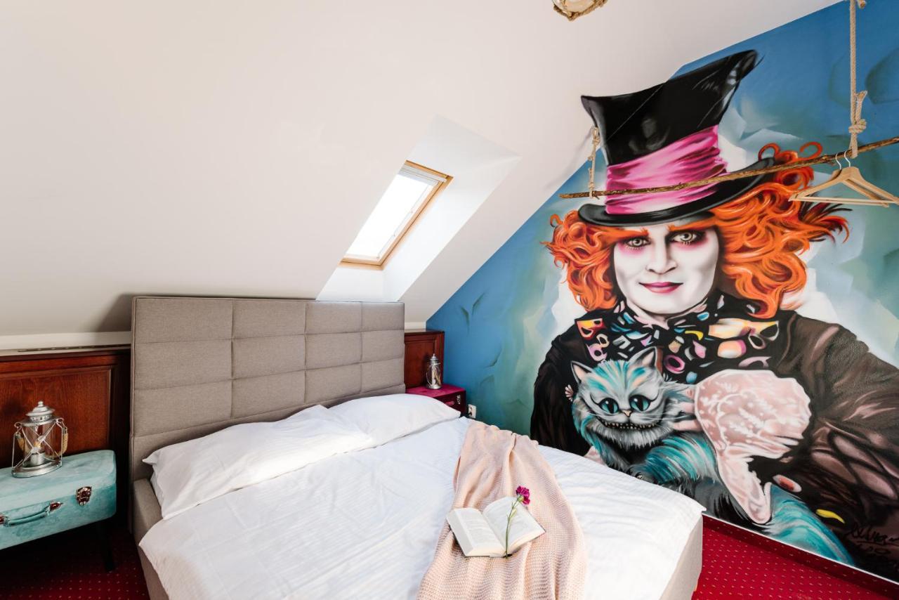 Petra Inn Apartments In Historical Palace Bratislava Extérieur photo