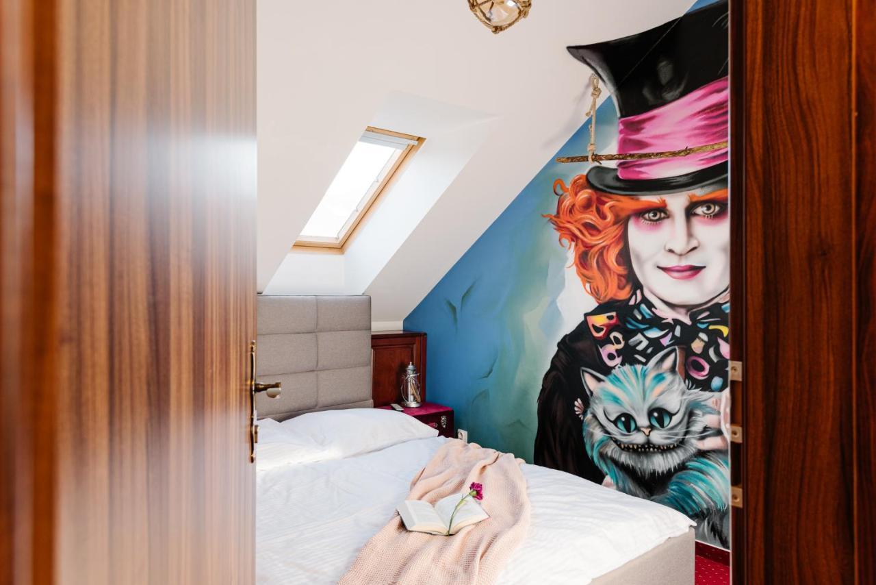 Petra Inn Apartments In Historical Palace Bratislava Extérieur photo