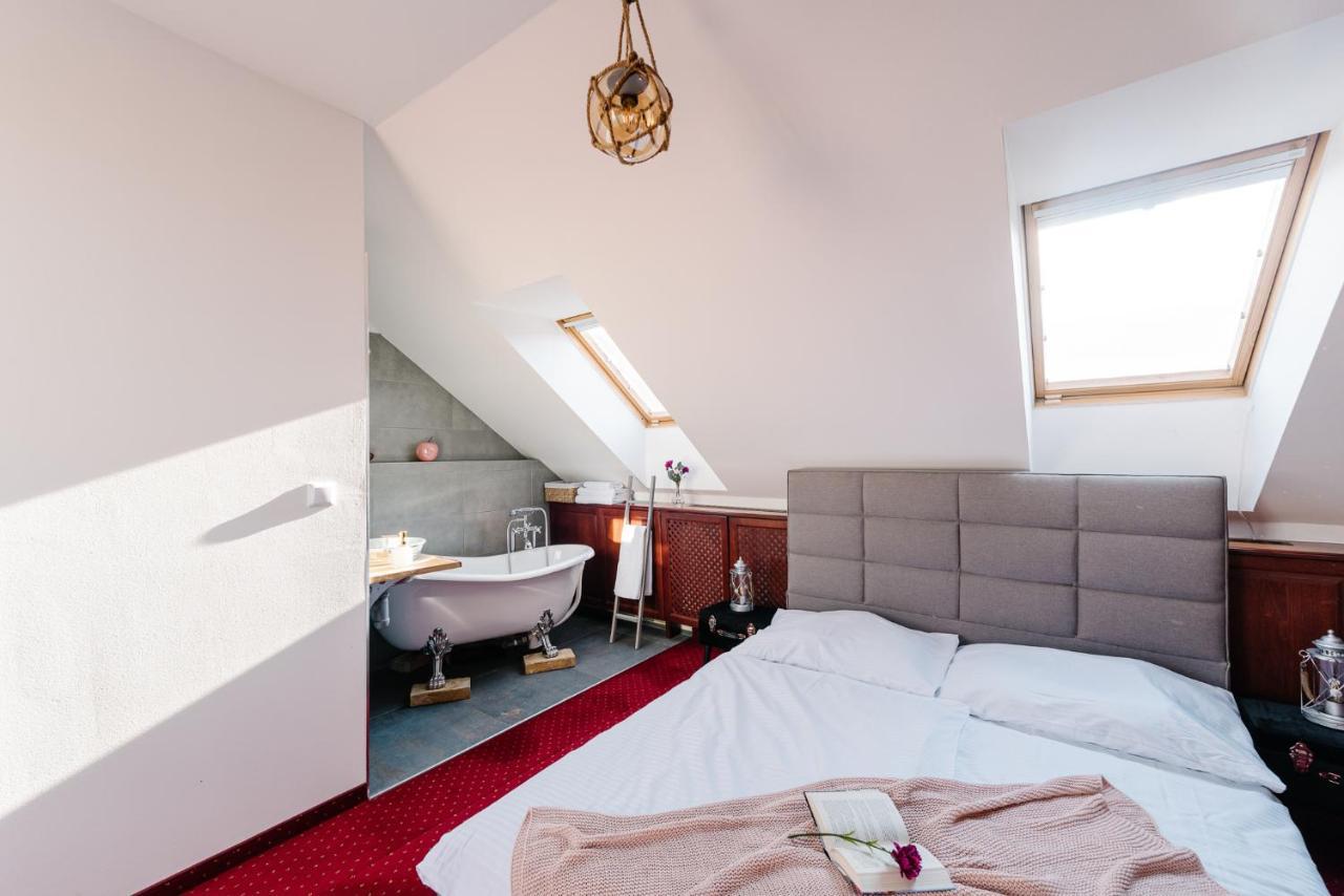 Petra Inn Apartments In Historical Palace Bratislava Extérieur photo